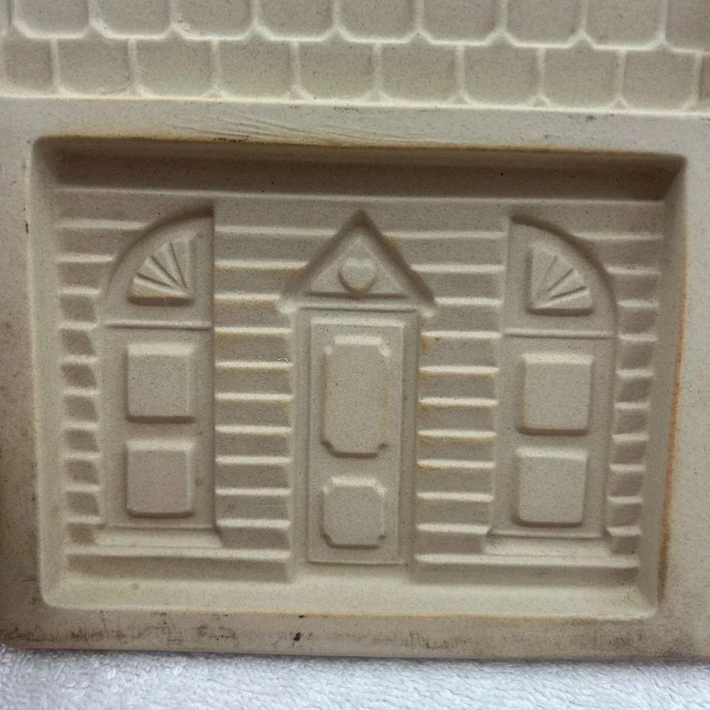 The Pampered Chef Stoneware Gingerbread House Cookie Mold Vintage 1992 Bakestone